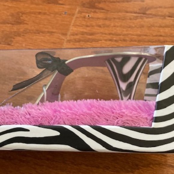 Wild Eye Designs High Heel Cake Server - Picture 8 of 12